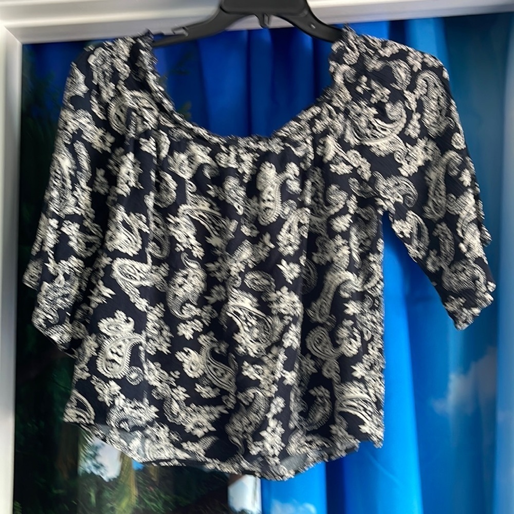 Pretty Lily White top L